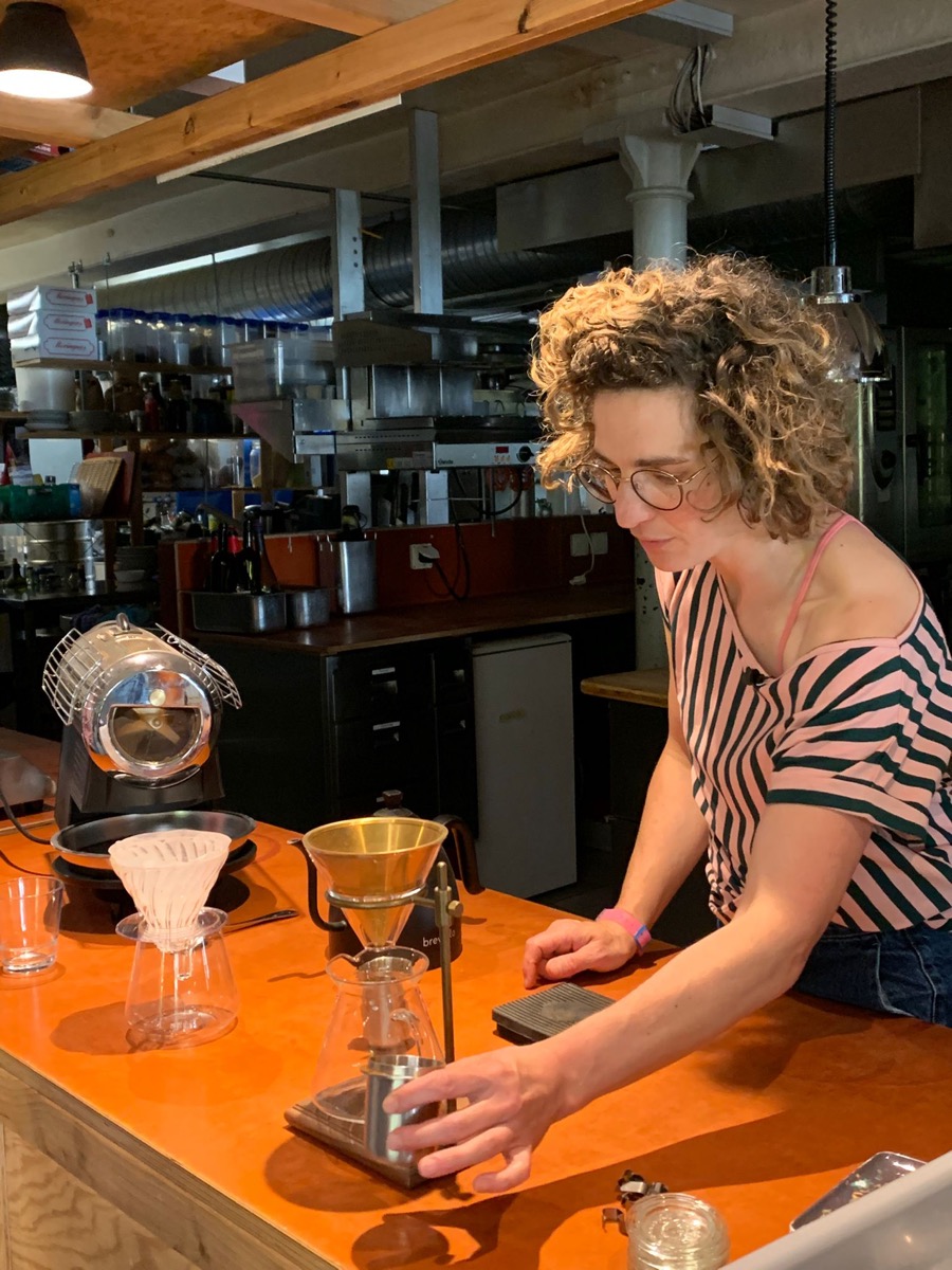 Tournage et dégustation chez Camille aux Menteurs à Fribourg